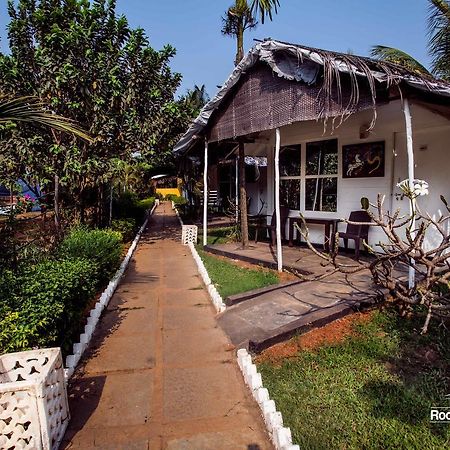 Rock Water Resort Morjim Exterior foto