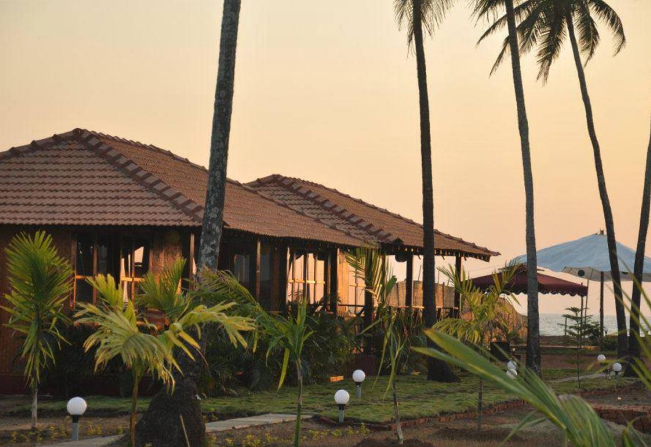 Rock Water Resort Morjim Exterior foto