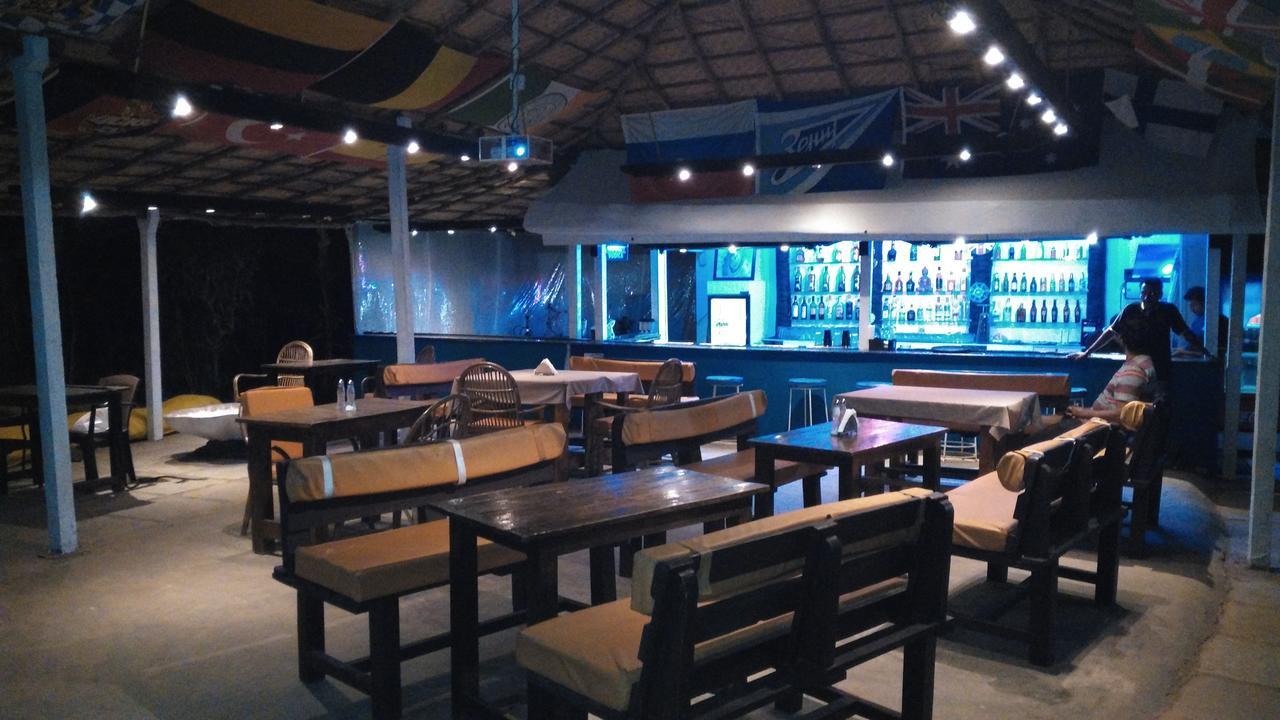 Rock Water Resort Morjim Exterior foto