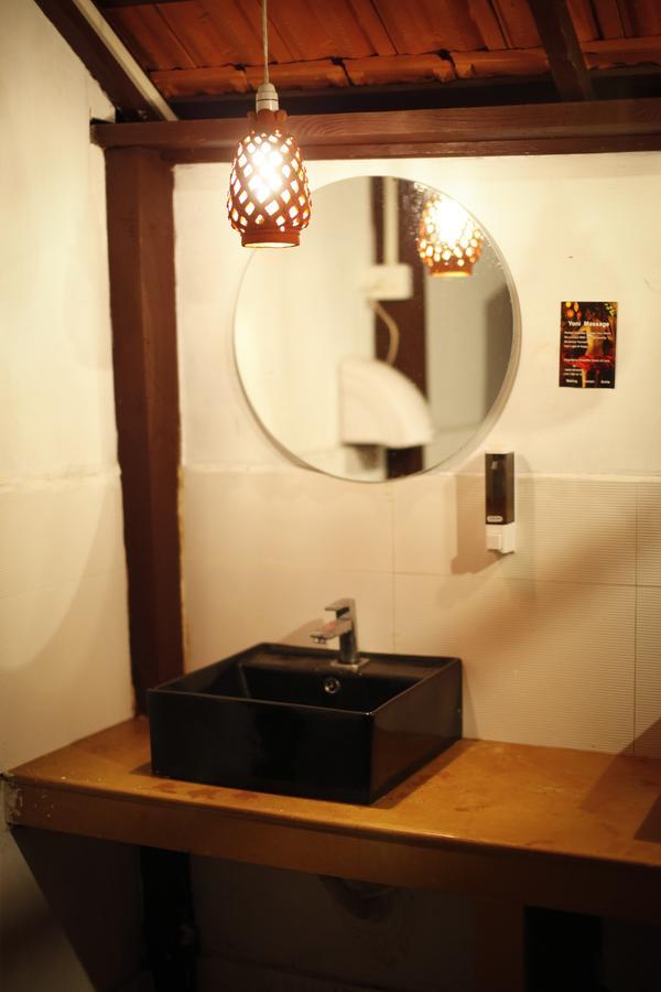 Rock Water Resort Morjim Exterior foto