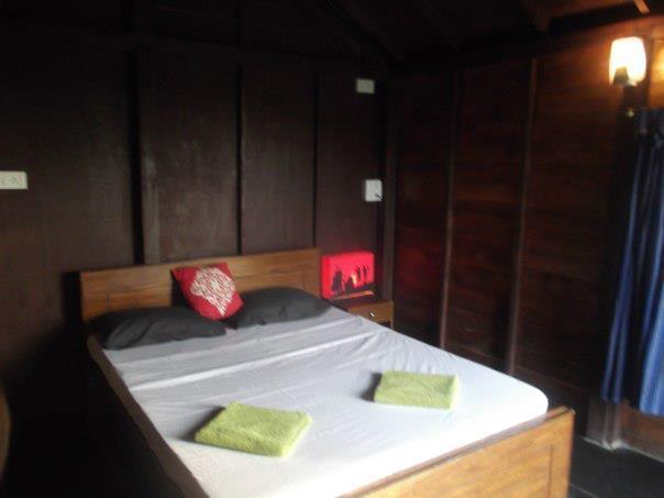 Rock Water Resort Morjim Habitación foto