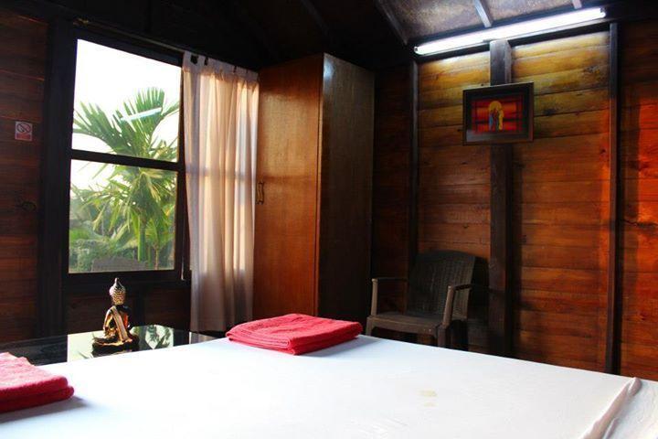 Rock Water Resort Morjim Habitación foto
